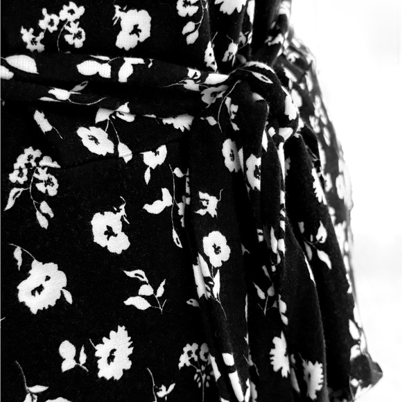 Ann Taylor Black and White Floral Dress - Picture 9 of 9